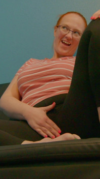 Prawdziwa żona Cuckquean przygotowuje prezent dla swojego męża - Sex Swing i Cuck Creampie Cleanup