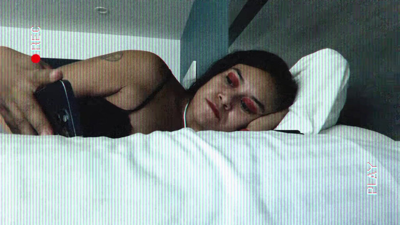ToXxXiicBarbiie: Banging and Chatting with Viewers on a Live