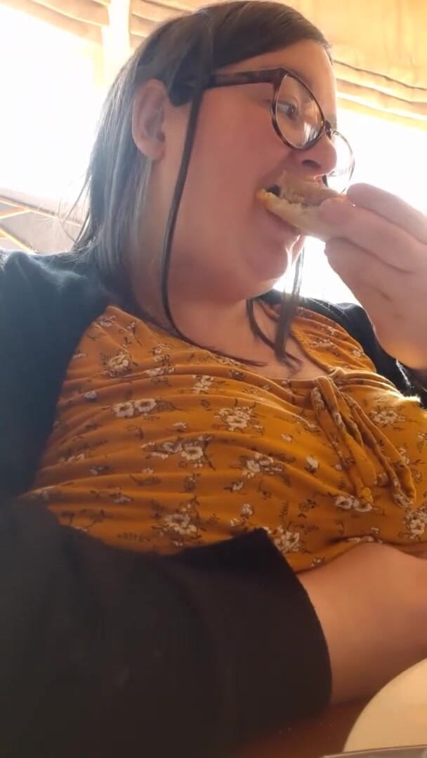 SSBBWLadyBrads: BBW SSBBW eating a full English whilst (no audio)