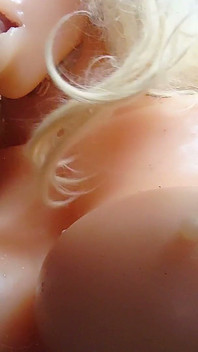 Tetas mamada rubia