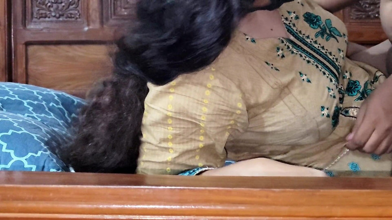 House 3: Couple desi réel, soirée sexy complète - romance déjanté