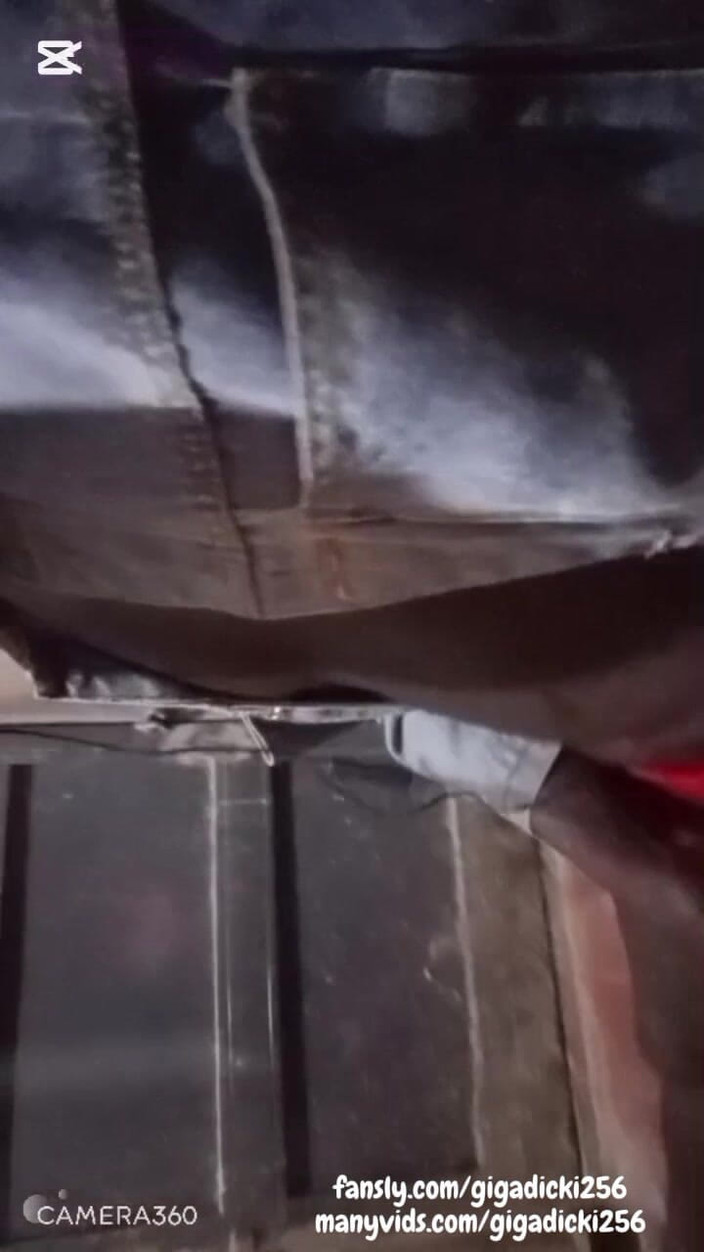 Hongi: Üvey Annem Çok Azgındı, Bu Yüzden Görmesi Için Yere Boşalmak Zorunda...