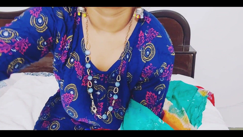 Hotty Jiya Sharmaa: Devar chegou em casa e fode o sexo indiano com...