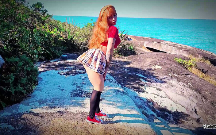 Sexdoll520: 美丽的不羁红发女郎吸吮并含在嘴里