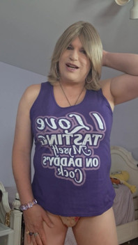 Tu Aimes Ma Chemise? Est-ce Que Je Peux Me Goûter Sur Ta Bite ?