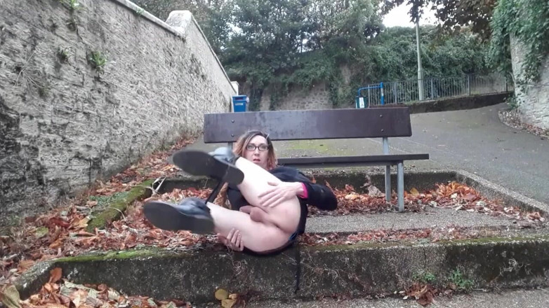 The Midnight Minx: Crossdresser ngoài trời khoe hàng và sục cu