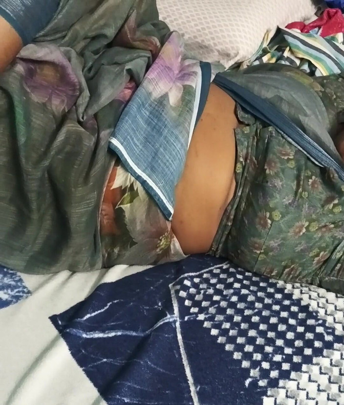 Pig pussy: बिस्तर पर Nattukattai तमिल आंटी