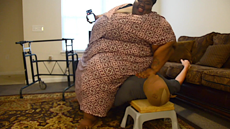 Full Weight Productions: Mz - Fluff siente la tabla dura