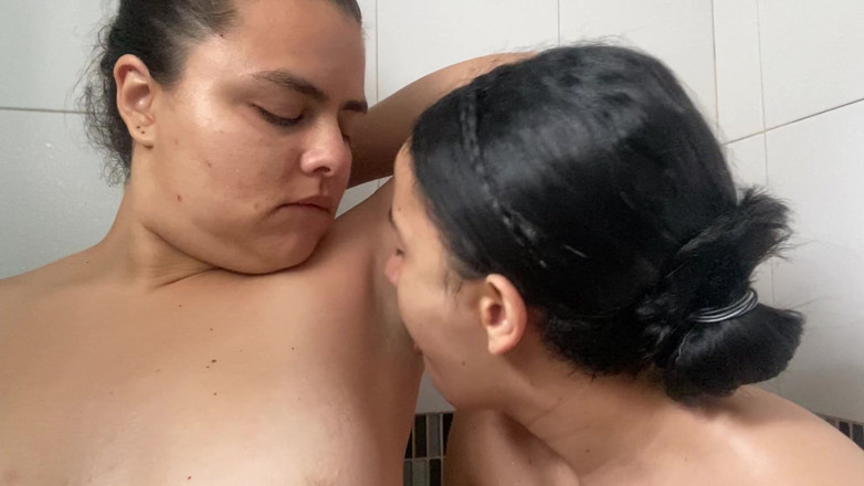zoemelissa: 用舌头和激情探索我们的腋窝：意想不到的快乐