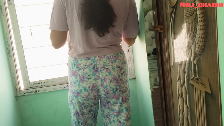 Mili bhabi: Indische Desi schöne freundin enge muschi Hindi Audio-sex Mms, 18+ Desi...