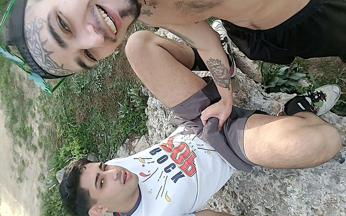 LEO BULGARI: 和这个狂野的男孩在公共场合巡游!!