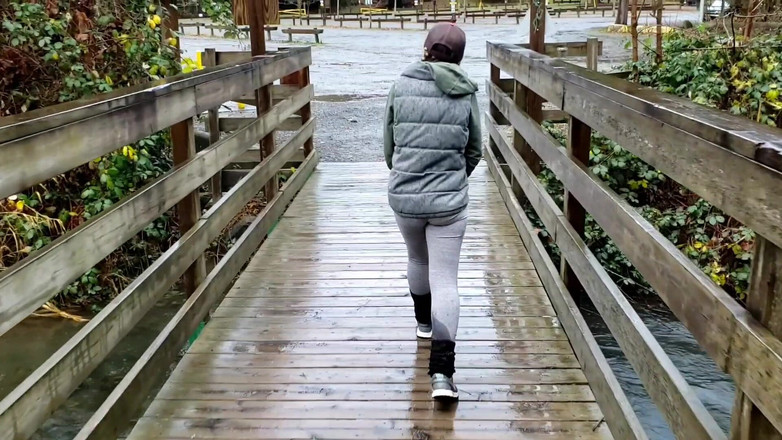 Nerdy_faery: 濡れた靴下と小便をびしょ濡れにする