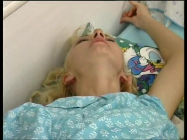 Lucky Cooch: Two sexy blonde chicks get pussy banged on the bed