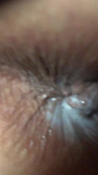 Ele me fode de quatro como uma puta e esguicha na minha buceta como uma bolas vazias que eu estou coberto de porra como uma prostituta