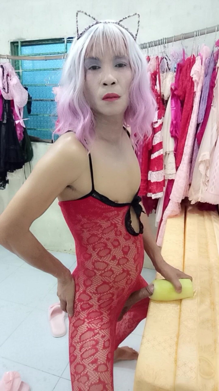 nguyen dang thien tri: オアン・ル・ル・トランスジェンダーがポルノのパンティストッキングを履き、偽りの快楽の缶で遊ぶ