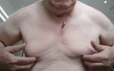 Karlchengeil: Bara bröst!