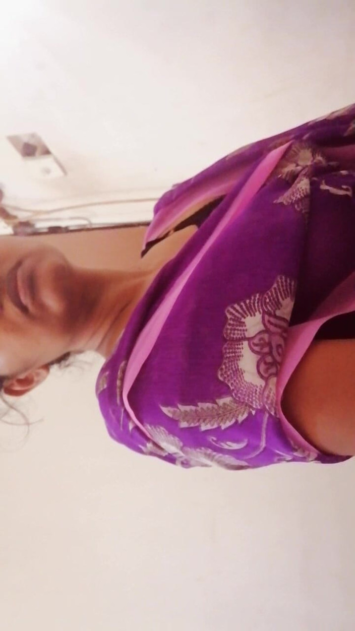 Tina Baby: 내 하녀는 흥미로운 빨기 습관 1부