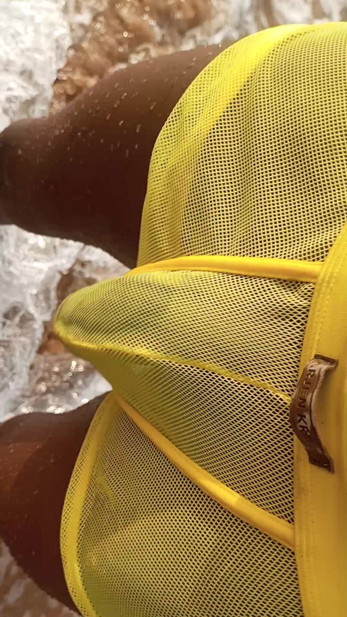 Dickass3x: Развлекаюсь на пляже Котону в первый раз