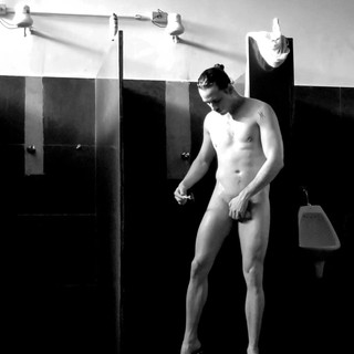 Hakam: Club Shower'da açık havada slayt boşalması