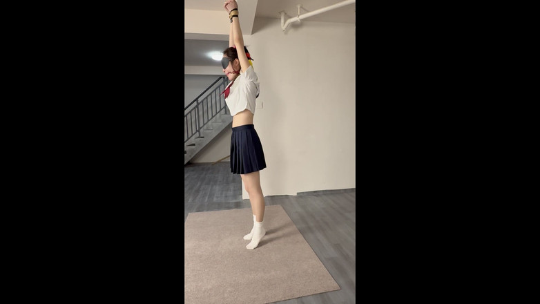 Yanmou: Marinaio in uniforme jk+ addestramento + frustata