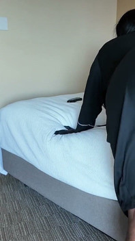 TS Patra - Show d’huile après la douche : cul de 70 pouces, seins double G et grosse bite non circoncise, compte à rebours