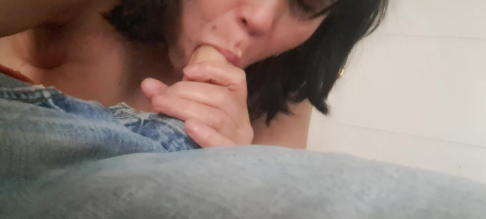 Mommy big hairy pussy: 你想让我把坚硬的鸡巴从你的裤子里拿出来