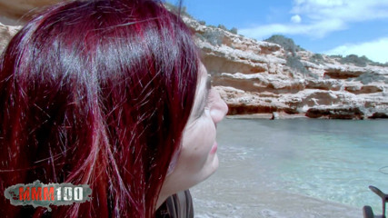 MMM100: La bella MILF Tinkuska sodomizzata sulla spiaggia durante una battuta...