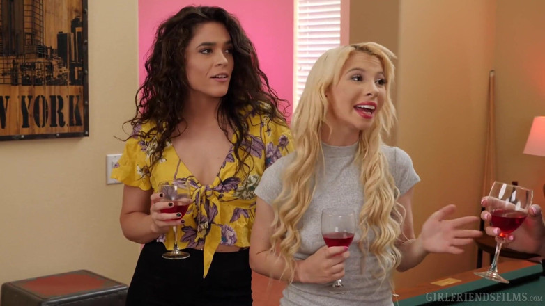Girlfriends Films: Scambio di coppie lesbiche parte 1 - Kenzie Reeves e Keira Croft -...