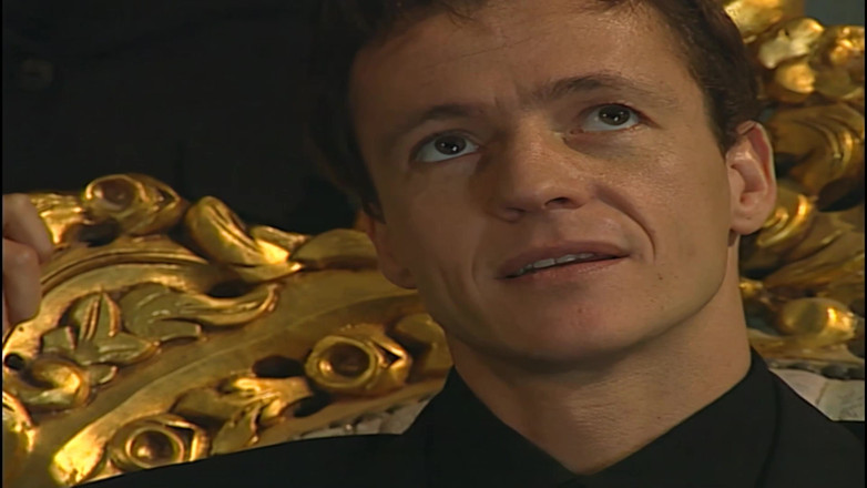 Antonio Adamo Film: Máy bay bà già đau buồn nhận được sự mặc khải qua đường...