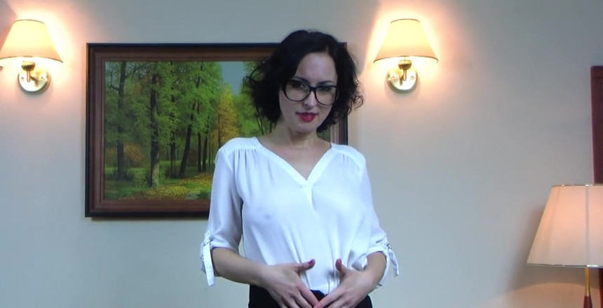 Wanilianna: Oblečená jako perverzní sekretářka v kancelářském oblečení s silonkami a...