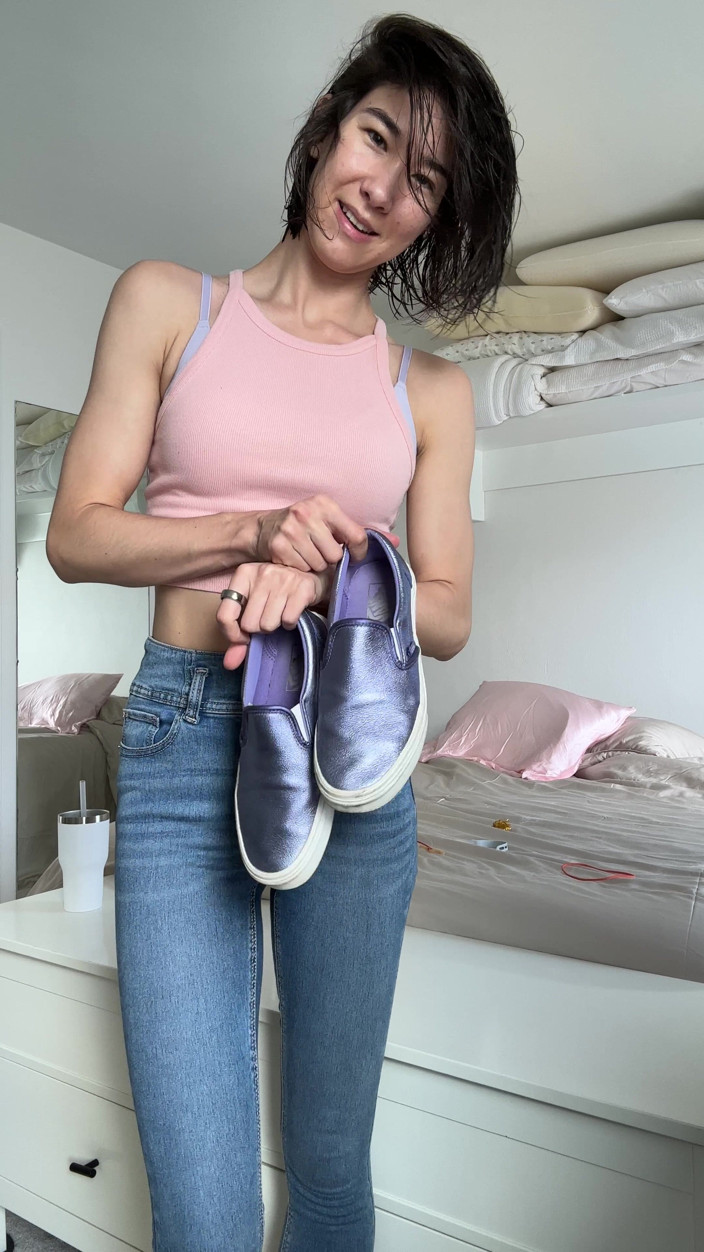Ms_Emmy_Lynn: Tonton Saya Berpakaian Dalam Pakaian Saya Pada Hari Ini