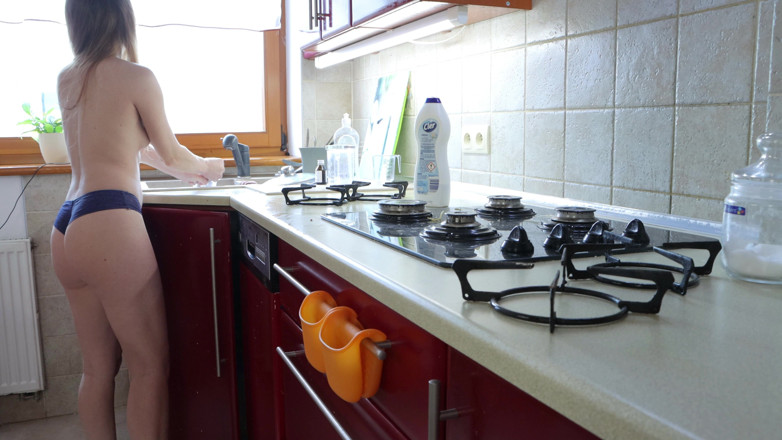 AnnaHomeMix: Żona w majtkach czyści kuchnię, a ja podglądam. Annahomemix