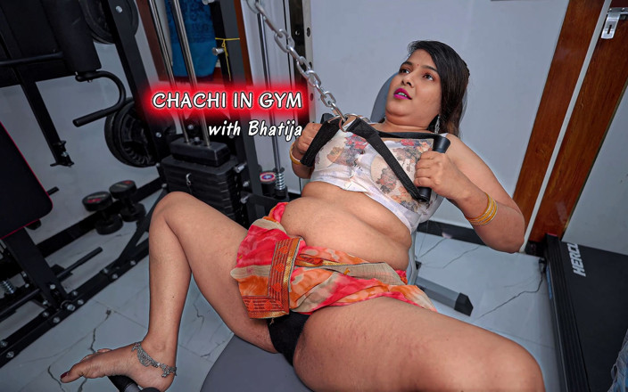 pinki_cute: Desi Chachi Workout in Gym with Saree