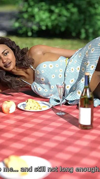 Where the heart is: op een picknick met de rijpe cougar-milf in het park - aflevering 211