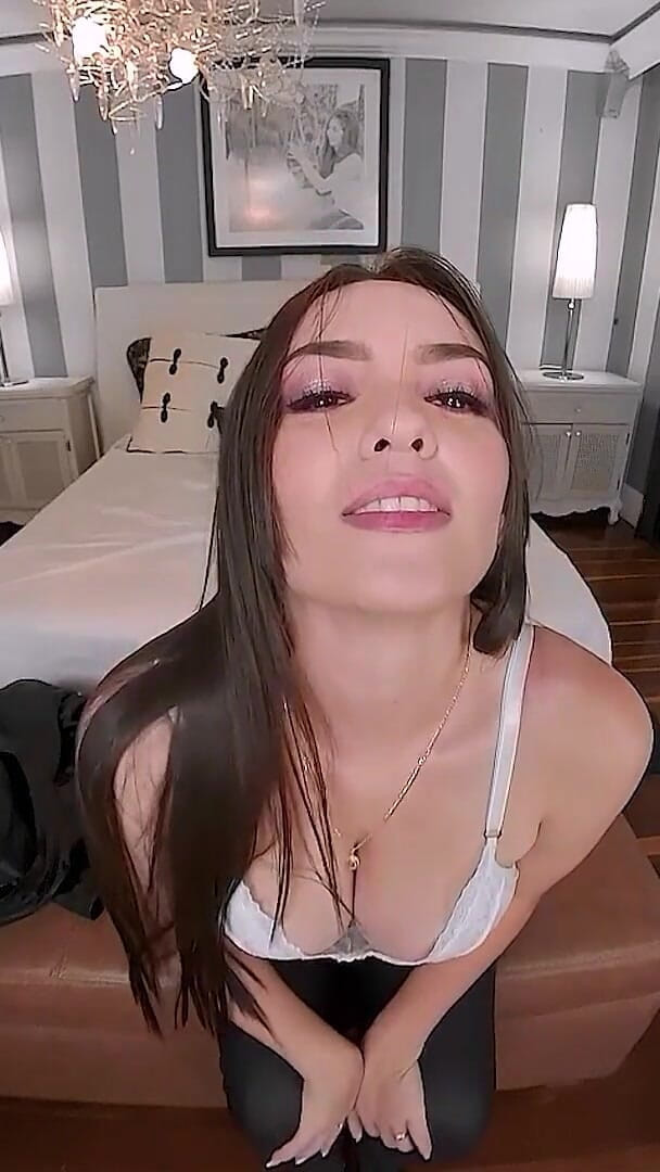 VRLatina POV: Vollbusige kolumbianische latina-MILF pOV