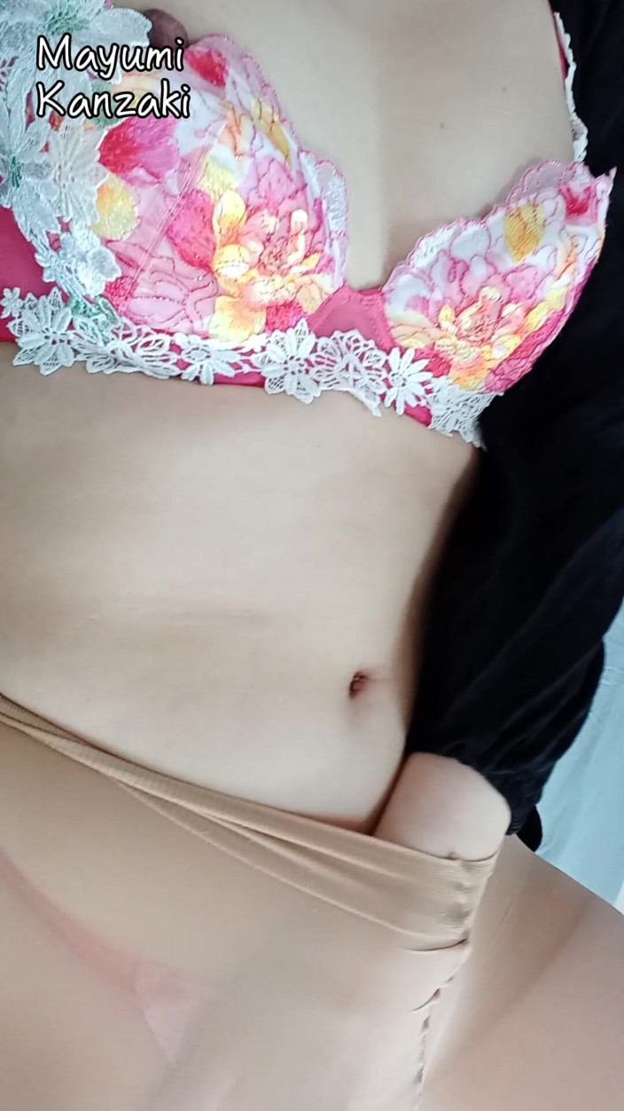 Mayumi Kanzaki: A Japanese Wife Talks to You