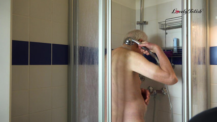 Lovely Male Fetish: Envoyé sous la douche et rasé