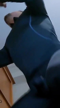 Ik ervaar per ongeluk een intens orgasme tijdens het werken in spandex
