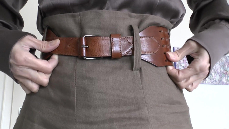 Lady Victoria Valente: Vzrušující pasování s lněnou sukní, část 1, Lady Victoria Valente