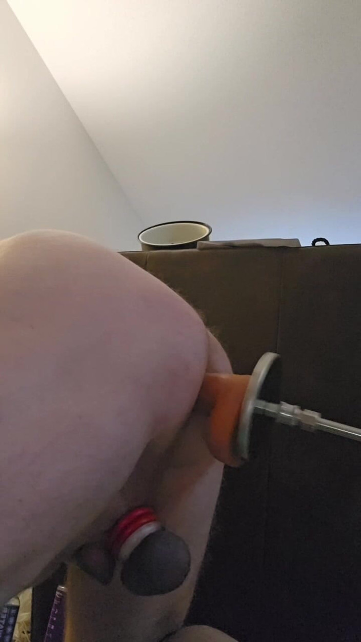 Nice Butt Kinky: Fucking Machine Early on.