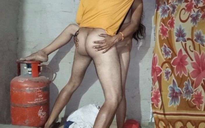 Kumari1996: 德西男人狠狠地操女孩
