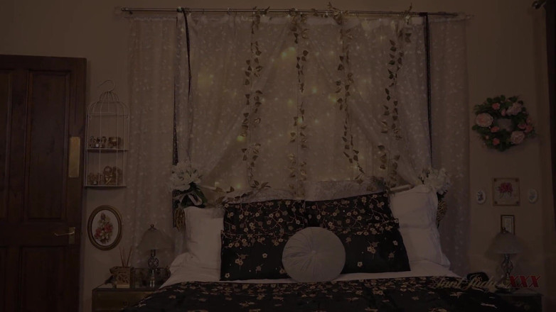 Aunt Judy's XXX: TetaJudysXXX - Prsatá zralá bomba paní Bird šuká hotelový host