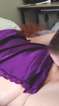 Pigtailed lesbické hraní - líbání, sání toe, lízání kundičky Končí toe curling orgasmem