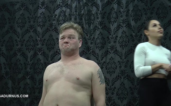 Sadurnus: Paní Nomi plácá otrokovi na obličej!