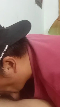 Det är så läckert att deepthroat en kuk blandad med ost