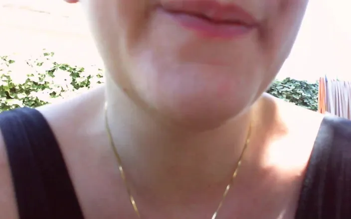 Nicoletta Embassi: Outdoor Masturbation in the Garden Come and Cum on Me...