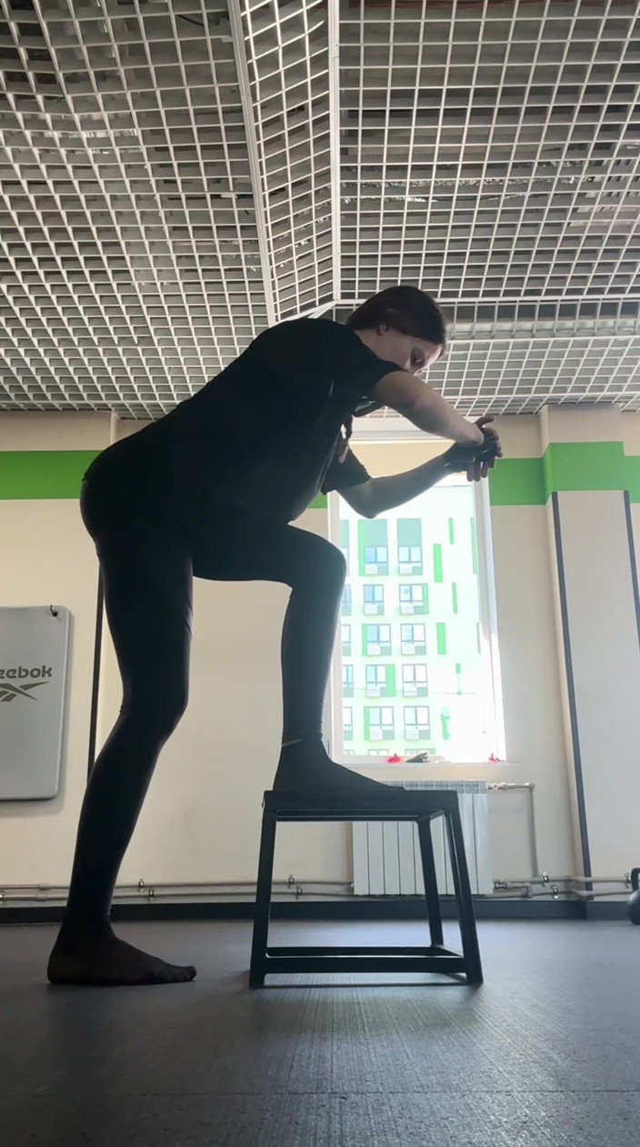 Skinny_lady69: Siłownia w nylonowych skarpetkach