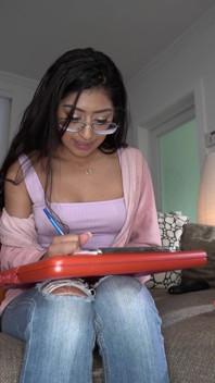 Strebsame Klammer gesicht teen Binky probiert porno aus