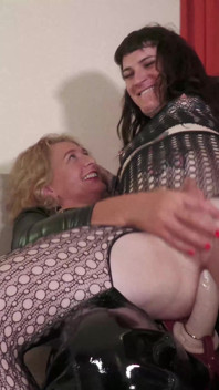 Camilla Fists and Fucks TS Luna Snow with a Strap-on