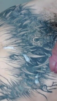 Masturbation intense jusqu’à ce que je jouisse sur mon ventre